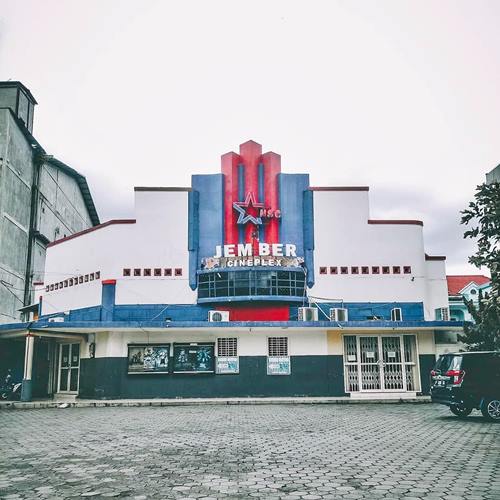 desain dan pasang fasad bioskop 2