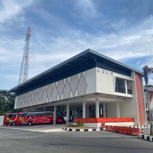 desain dan pasang fasad stasiun kereta api 4